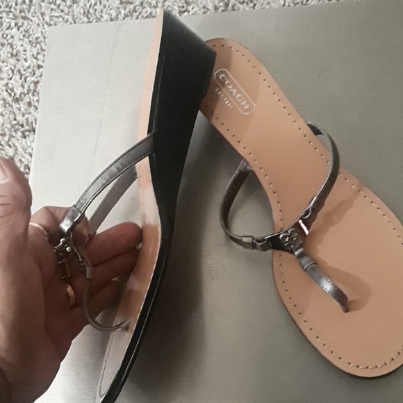 Coach Wedge - Picture 3 of 7